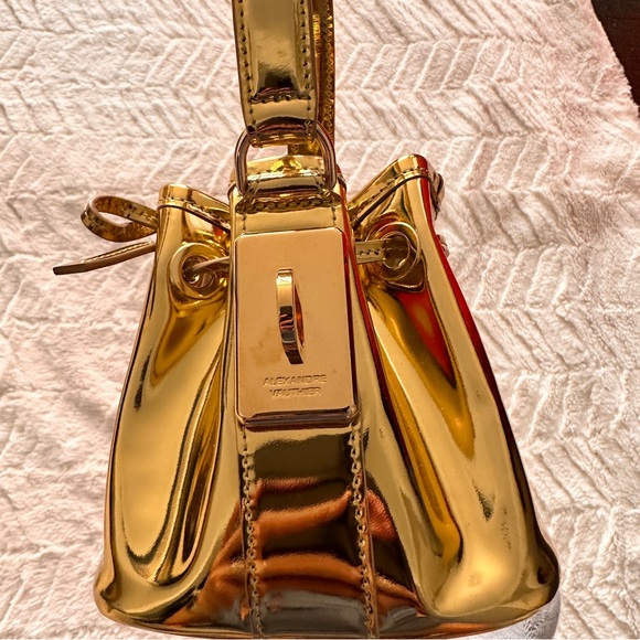 Alexandre Vauthier
Mini BBag mirror bucket bag - Picture 9 of 11